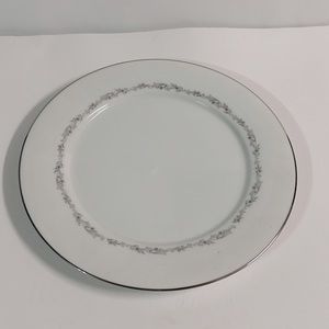Noritake Crestmont Pattern Dinner Plate